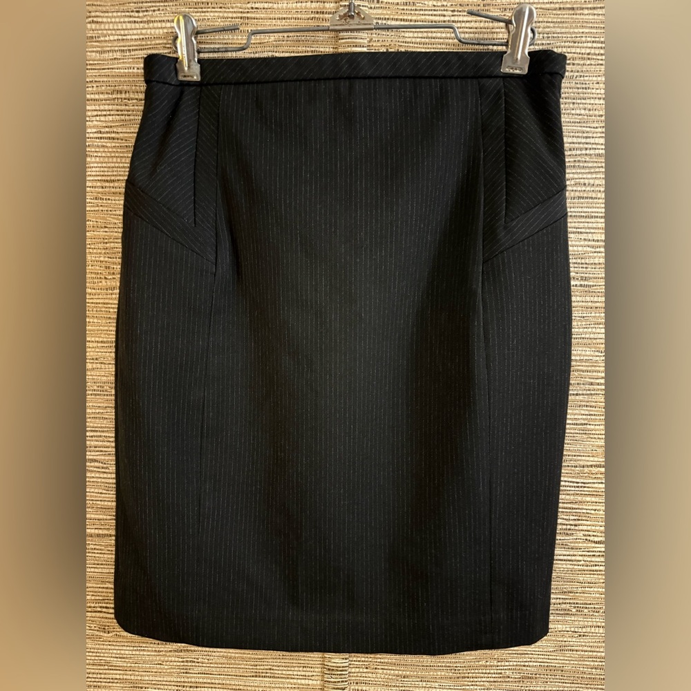 EXPRESS DESIGN STUDIO Black Pinstripe Pencil Skirt Lined Women Size 4